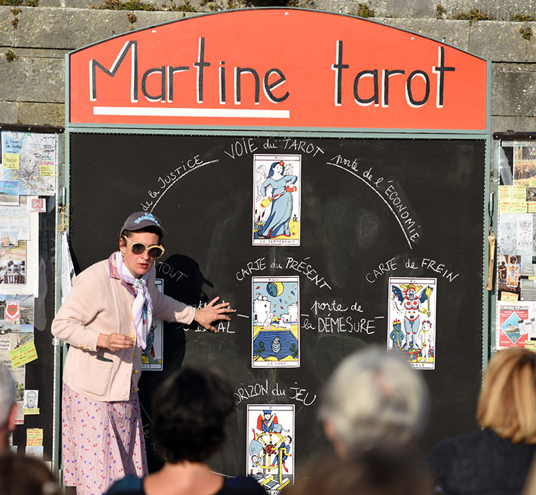 TAROT DE L’ARRIÈRE-PAYS par Martine Tarot, Voyante des territoires